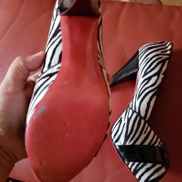 Shoes - Picture 5 of 5